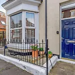 6 Bed In Oc-87398 Holiday home