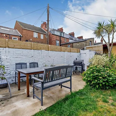 6 Bed In Oc-87398 * Saltburn-by-the-Sea